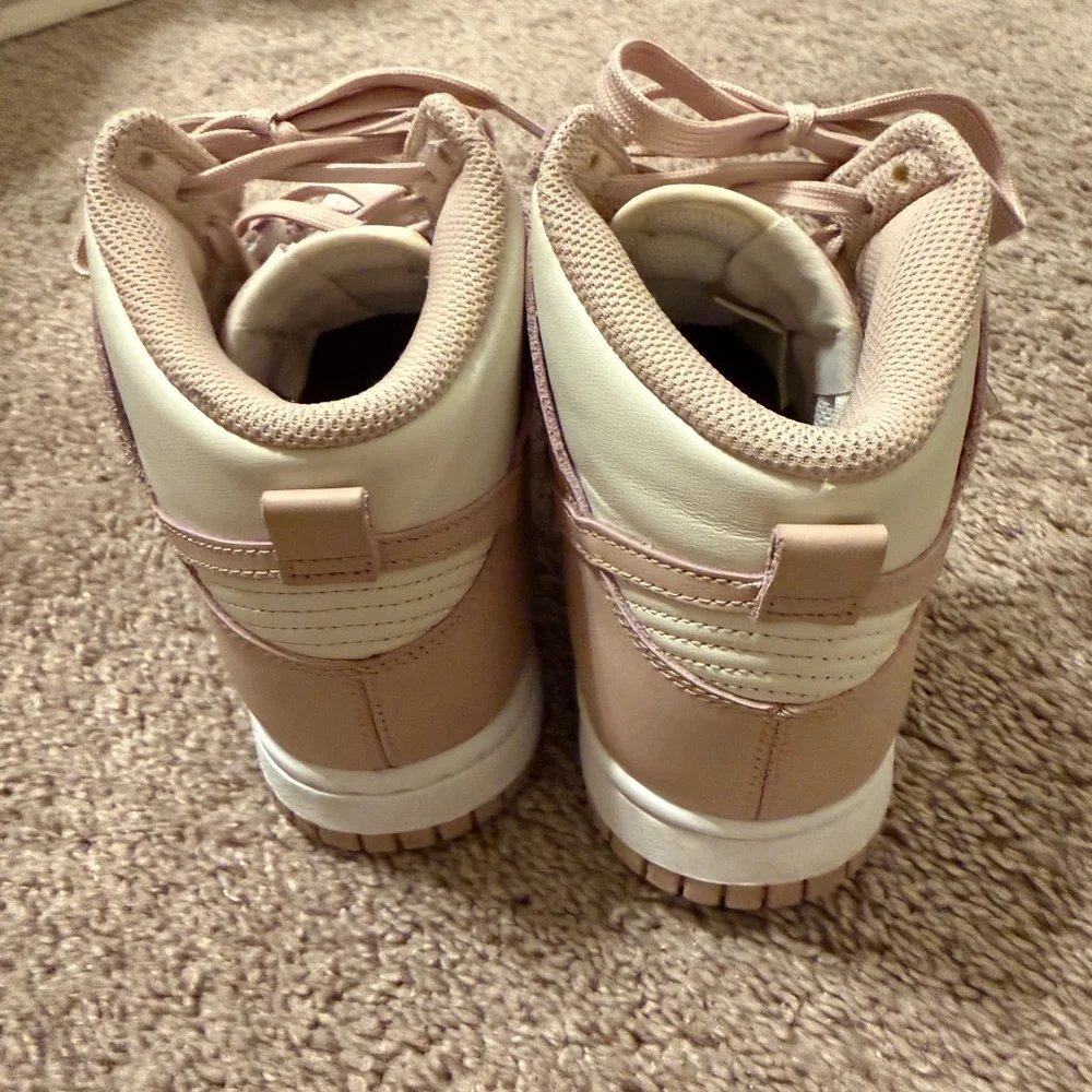 Nike Dunk High top sneakers in the 